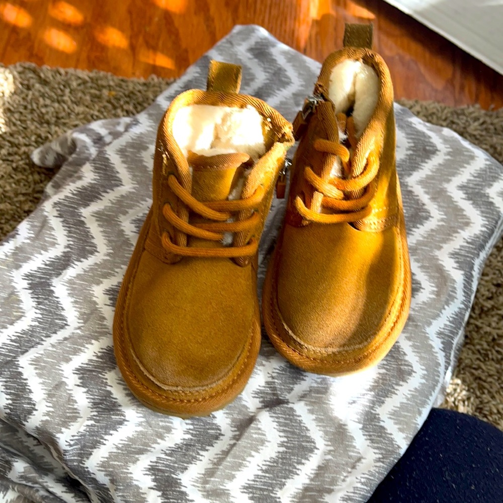 Baby Ugg’s size 6